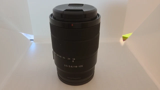 Sony E 18-135mm F3.5-5.6 OSS - Nouvel état.