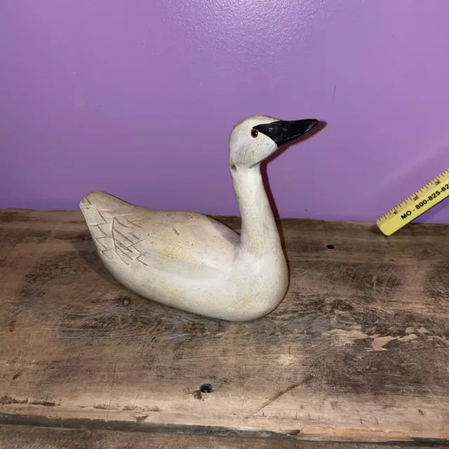 Vintage Primitive Folk Art Wood White Hand-Carved Swan Decoy безSculptures