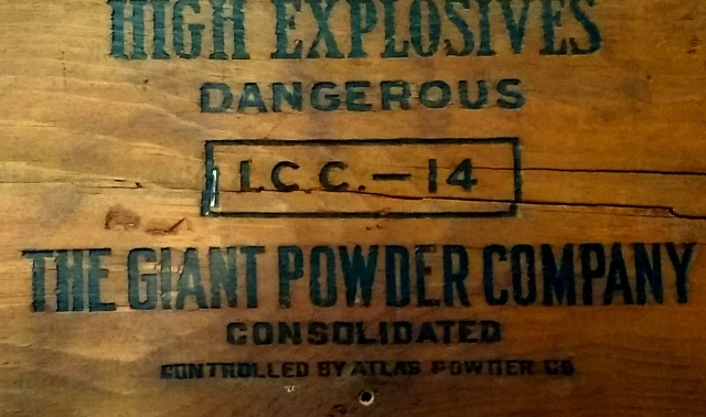 Giant Powder Company (Atlas Powder Co.) Wood Box Panel, Early 1900's ? Vintage 2