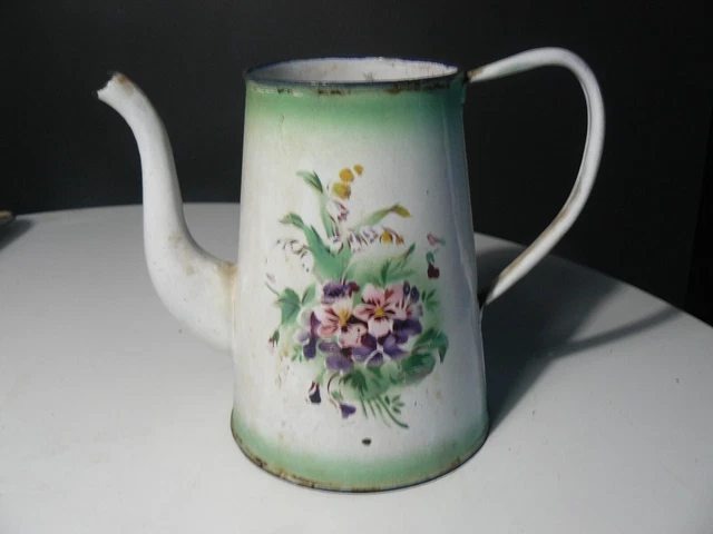 Cafetière tôle émaillée ancienne beige bleu fleurs pensées roses émail Japy objet de cuisine vintage Cafetière tôle émaillée ancienne beige bleu fleurs pensées roses émail Japy objet de cuisine vintage