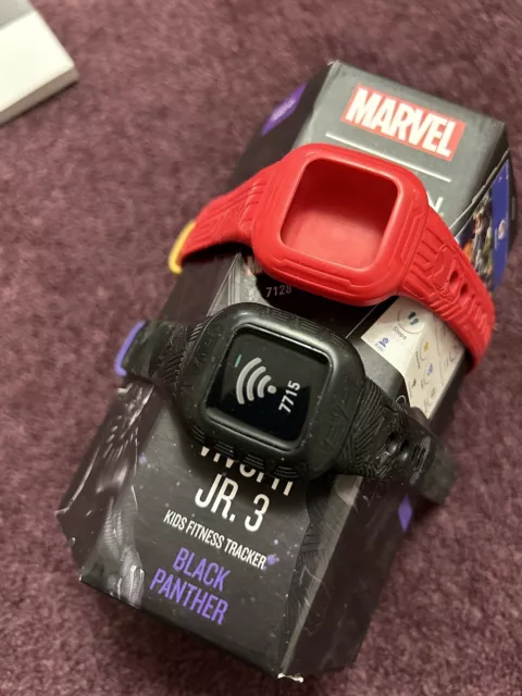 Garmin Vivofit Jr. 3 Fitness Tracker for Kids / Marvel Black Panther & Ironman