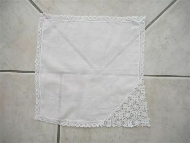 Vintage White Linen & Lace Corner & Edges White Handkerchief Estate Piece