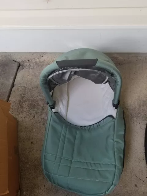 Uppababy Vista Green V2 Stroller Baby Bassinet Emmett