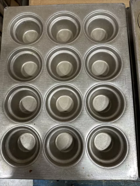 American pan company 03025 Half sheet muffin pan with lip lot of 8