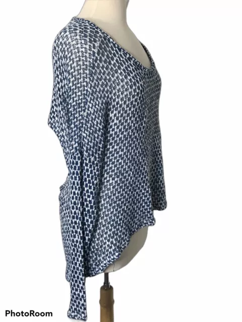 Dee Elle Women's S Blue white Long Sleeve Scoop neck Open Back Sweater EUC 2