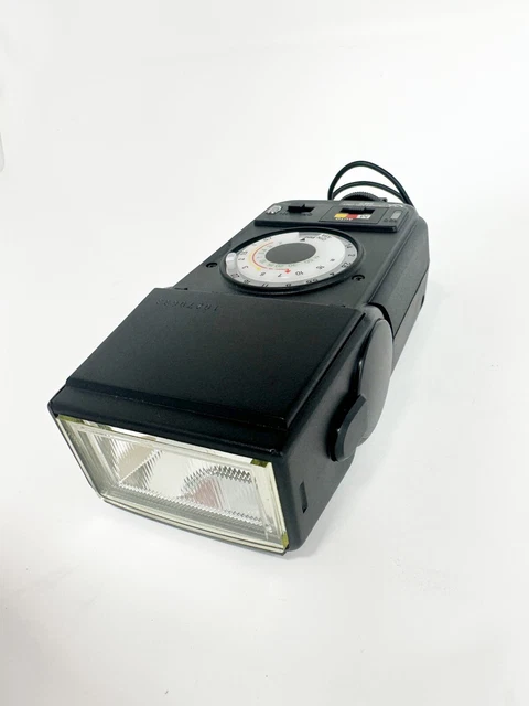Minolta AUTO ELECTROFLASH 132X Shoe Mount Flash With Wide Panel And Case