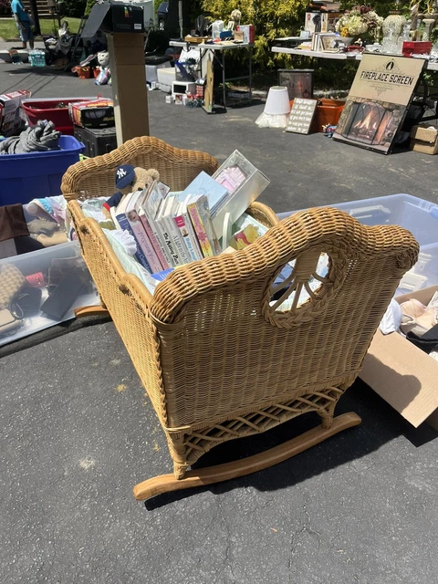 BEAUTIFUL Wicker Baby Cradle Crib Rocking