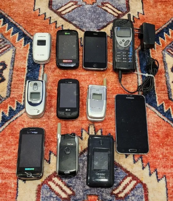 Lot Of 11 Used Cell Phones - SAMSUNG IPHONE