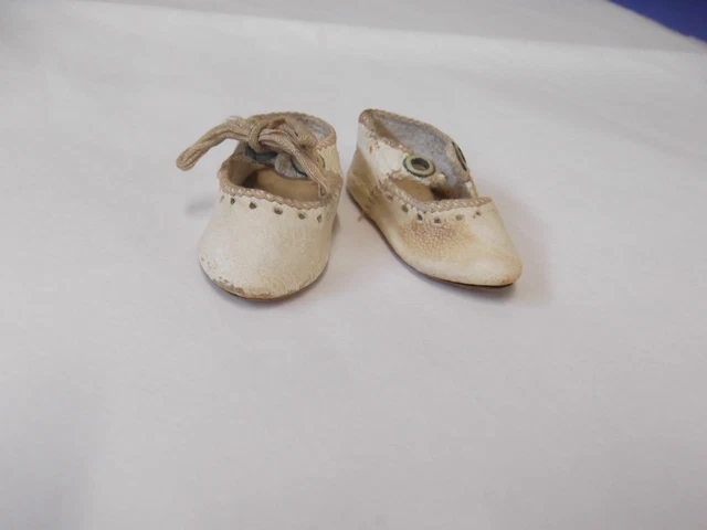 Paire de chaussures pour poupée ancienne en vinyle noir - vintage - Collection
