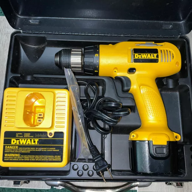 DeWalt DW952 Cordless Drill 3/8 Inch 9.6v Charger, Case, And Battery
