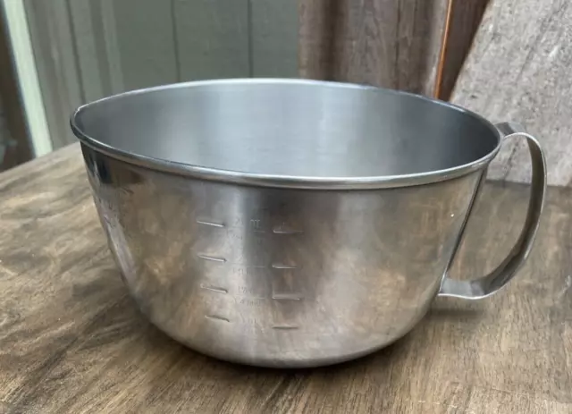 Vintage WEST BEND 2.5 Quart Grip-N-Whip Stainless Steel Mixing Bowl with Handle