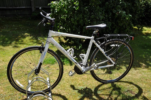 TREK FX 2013 hybrid bike in crystal white