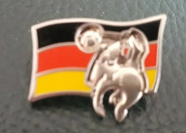 Coupe du monde 98 dans pins de football de collection
