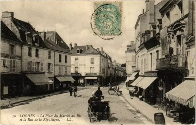 CPA LOCHES - La Place du Marché au Blé et la Rue de la République (228794)