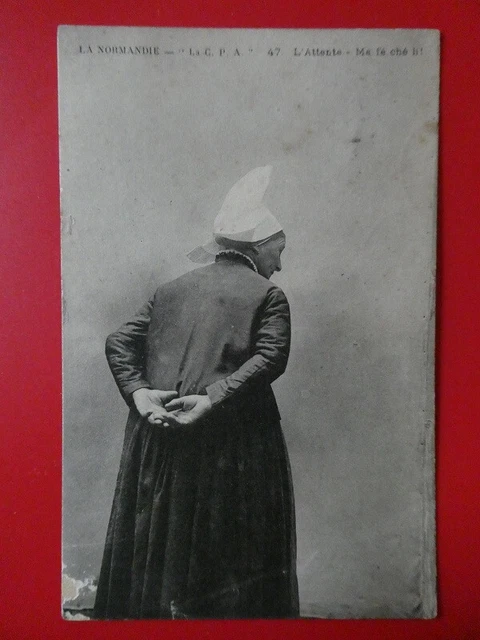 CPA (14) LA NORMANDIE LA C. P.A. - L'ATTENTE. MAa fe che li! - COSTUME, HEADDRESS