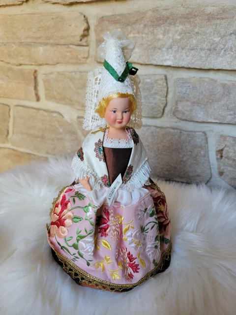 Unis France et divers - Poupée regionale sablaise tête composition 30cm