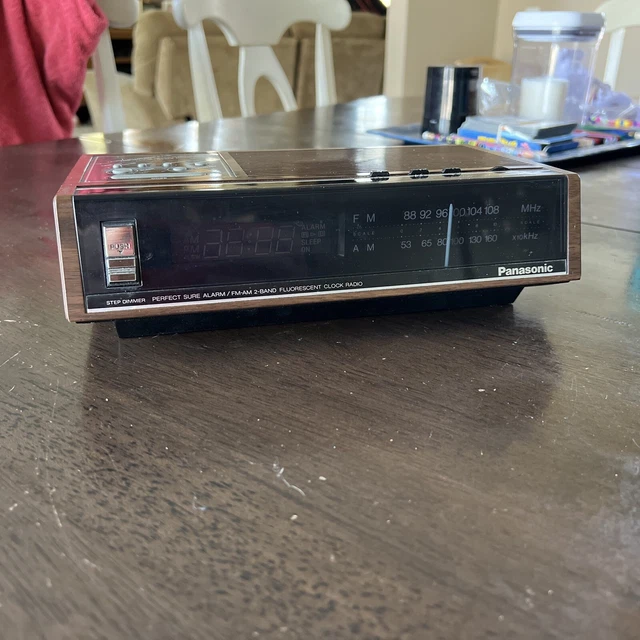 VINTAGE PANASONIC AM/FM 2Band Fluorescent Clock Radio Model RC6130