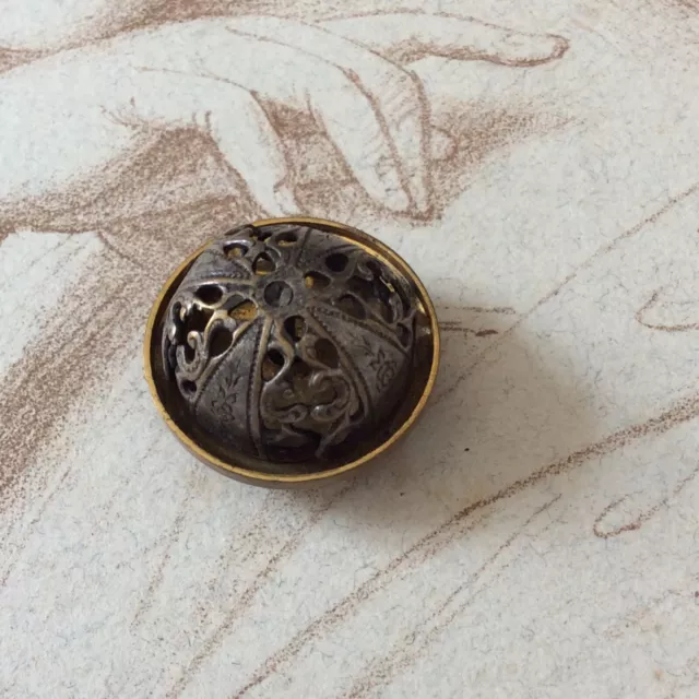 Bouton Ancien Métal Bombé Doré et Argenté 20 mm