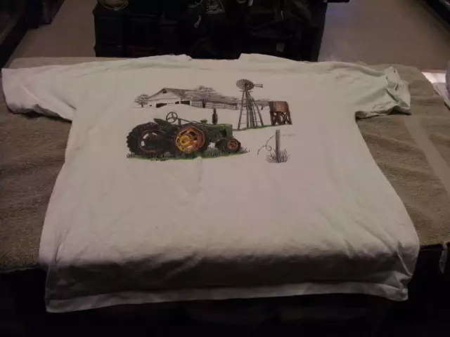 Lite Green John Deere Tee Shirt in size Xlarge,