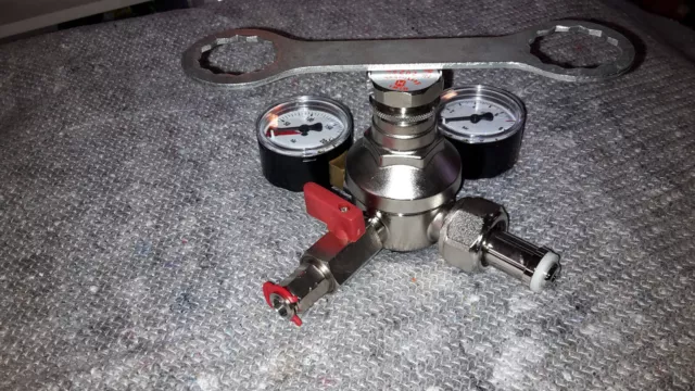 Druckminderer HIWI WIE NEU 7bar einleitig CO2