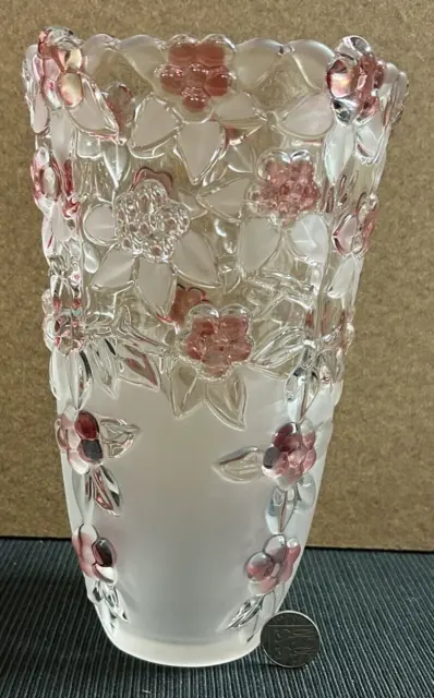 Mikasa Glass Flower Detail Vase, 24cm, (G259)