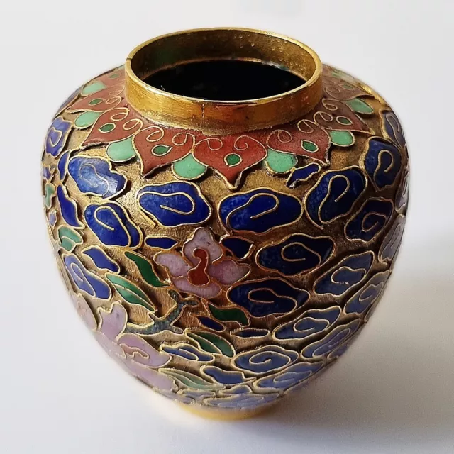 sehr schöne farbenfrohe vintage Cloisonne Vase mit erhabenem Muster