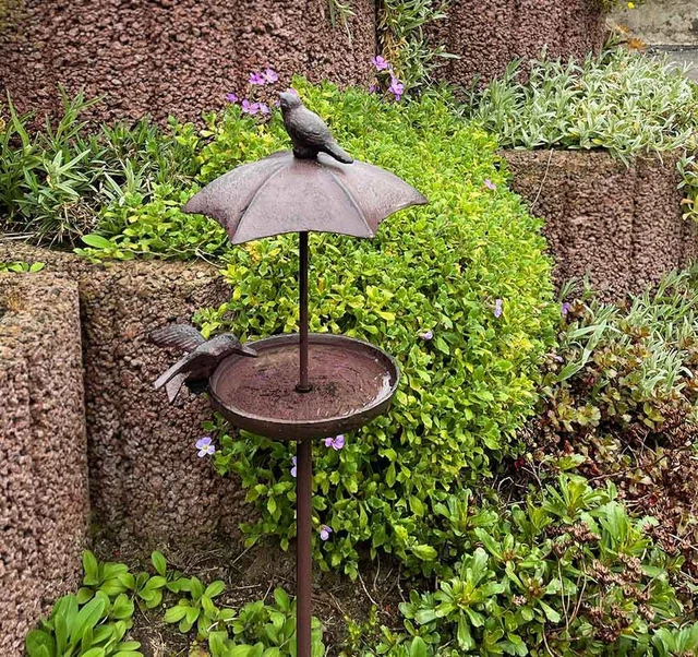 Vogeltränke Regenschirm Gartenstecker Vogelbad Futterstation Landhausstil 112cm