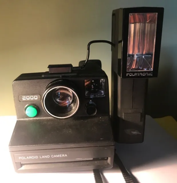 Vintage 1970's POLAROID 2000 Land Camera Black with Case and Polatronic Flash