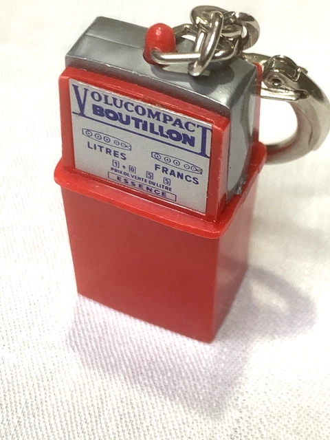 Changer une roue sur un cric de voiture dans une station-service