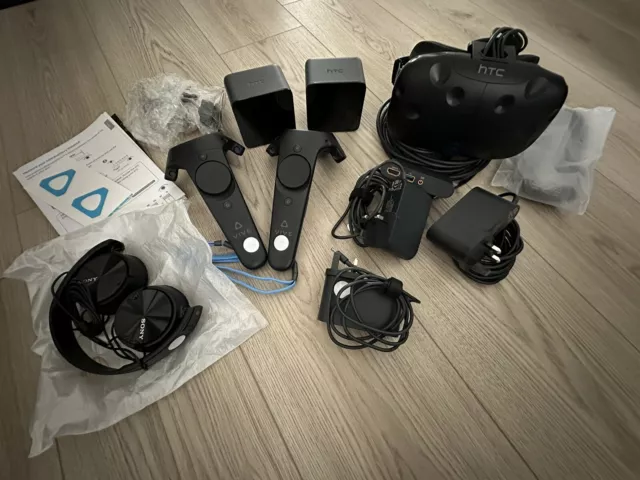 HTC Vive - Casque Réalité Virtuelle  VR  + Accessoires Et Sac De Rangement