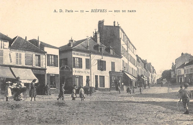 Cpa 91 Bievres / Rue De Paris / Enfants