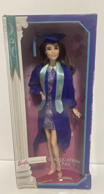 BARBIE SIGNATURE "GRADUATION  DAY" BARBIE DOLL BRUNETTE 2018 /Damaged Box/Read