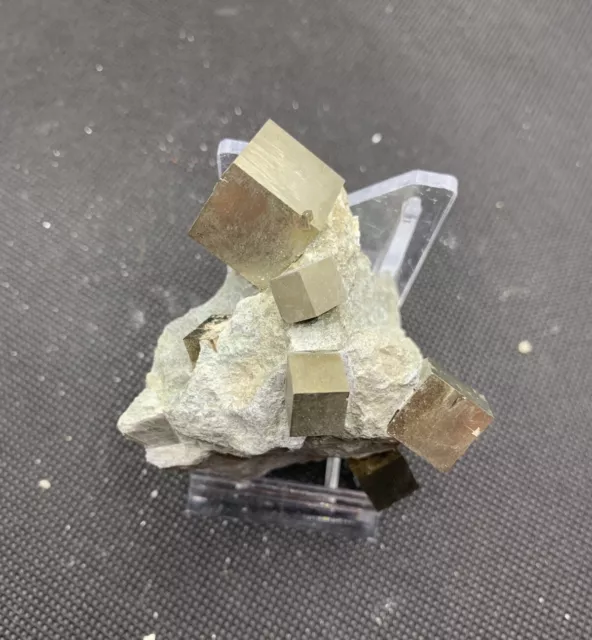 Minerali ** Pirite - Navajun, Spagna (P2) 7cm x 6cm x 5cm.