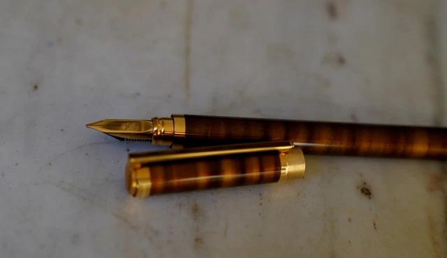 Stylo plume ST DUPONT Classique Laque de Chine Bleue 1990's - Atelier