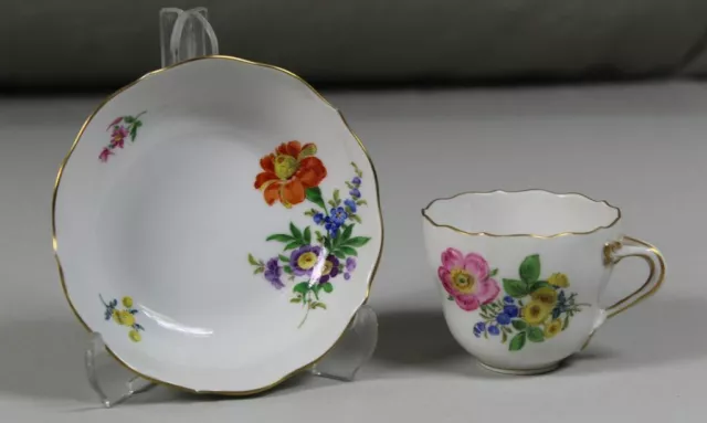 A5/ 2 tlg. Meissen Porzellan Set Tasse + UT bemalt mit Blumen, versch. Farben 89