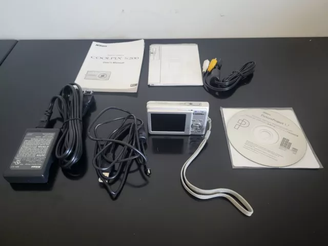 Nikon Coolpix S200 7.1MP Digital Camera Silver. Please Read