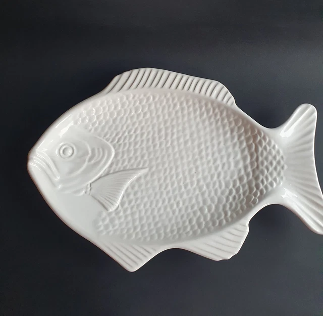 VINTAGE HONITON POTTERY Devon White Ceramic Glazed Fish Shaped Serving