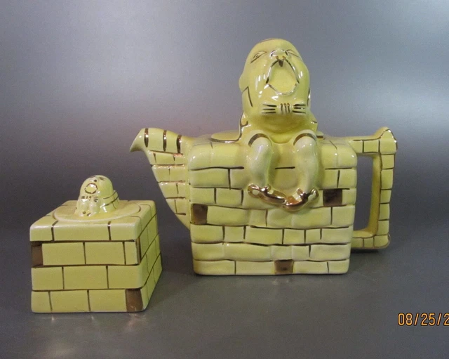 VINTAGE HUMPTY DUMPTY Teapot & Sugar set Anthropomorphic