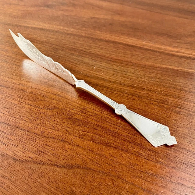 WILLIAM T RAE COIN SILVER MASTER BUTTER SPREADER NYC c.1855 - NO MONOGRAM