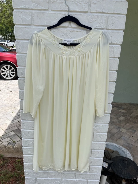 Women's Miss Elaine Cream Night Gown & Nylon Large Please READ