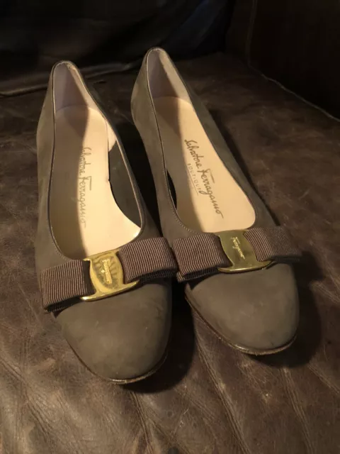 Salvatore Ferragamo Vara Bow Shoes Size 8 Low Pumps Gray