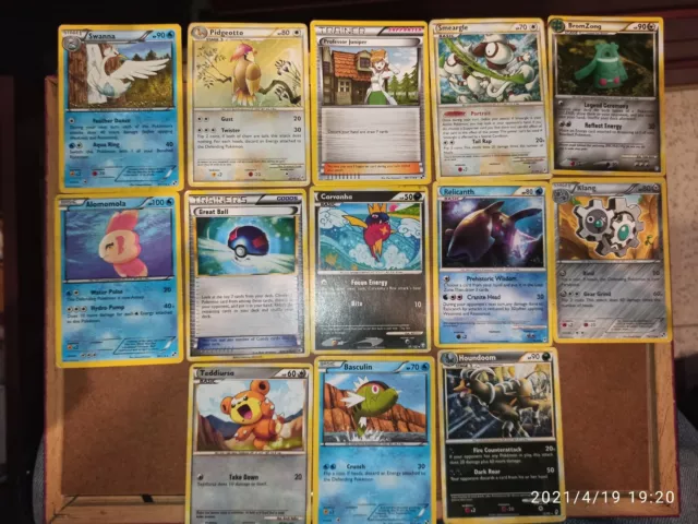 Lot X 13 Pokemon Cards 2010-11