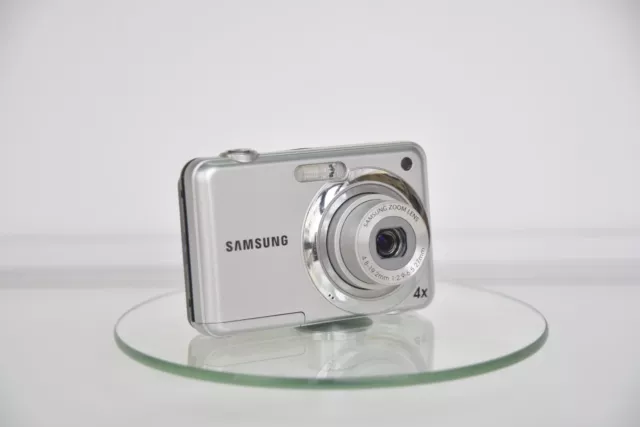 Samsung ES9 Digital Camera 12.2MP - Silver Retro Collectable Vintage