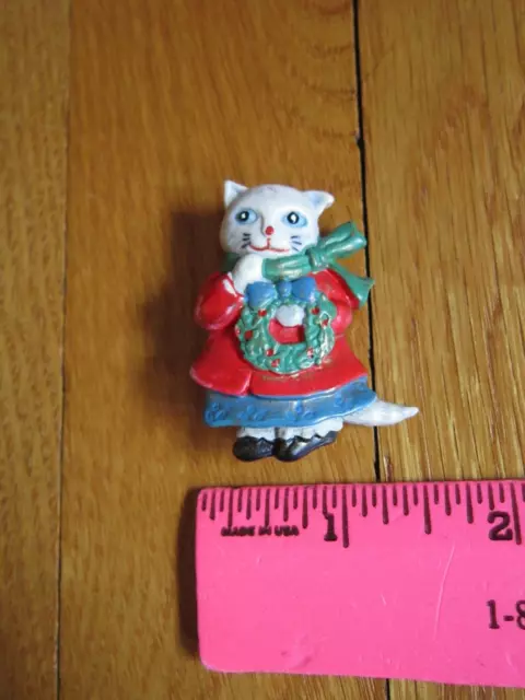 Vtg Christmas Cat Pin Girl Wreath Gray Kitty Blue Eyes 1993 Hoppie Holiday