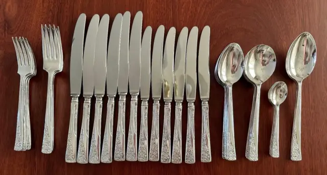 https://www.picclickimg.com/p7sAAOSw9H1lkjFU/Vintage-Rodd-Lotus-Silver-Plate-Cutlery-Set.webp