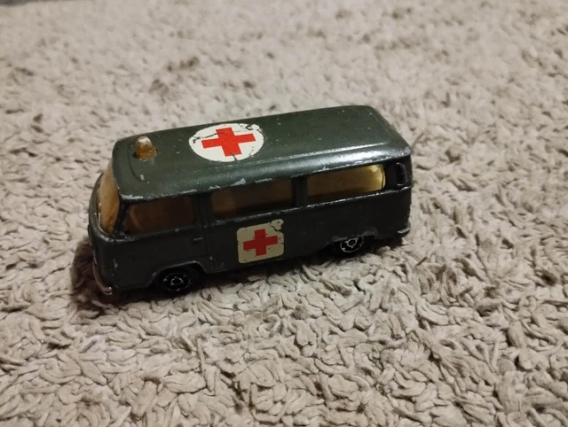Majorette n°244, fourgon Volkswagen ambulance, 1/60e