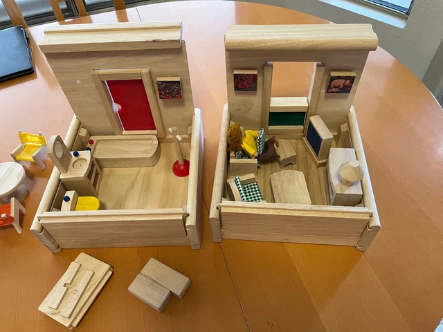 wooden dollhouse 4 rooms with dolls