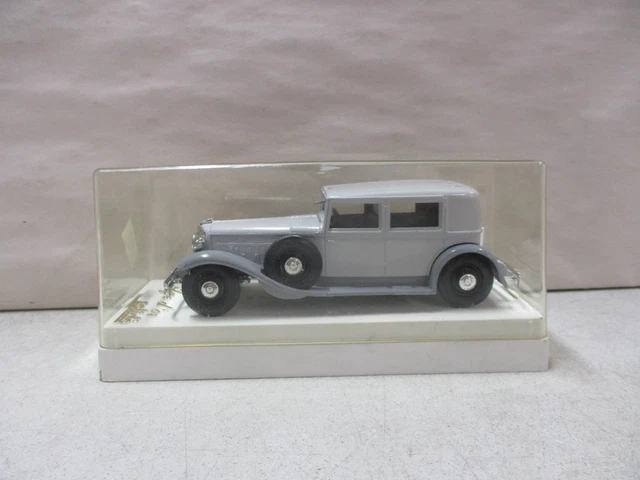 RENAULT Type RM2 Reinastella Rouge Foncé 1932 Voiture de Collection NOREV 1/43