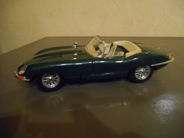 Jaguar Miniature Burago 1:24 - Voiture De Course En Alliage - Diecast - Neuve