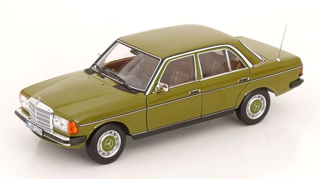 Mercedes B180 2011 1:18 Norev (Neu und originalverpackt) in Bühl b
